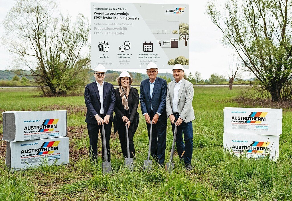 Spatenstich für erstes Austrotherm EPS-Werk in Kroatien: V. l. Klaus Haberfellner (Geschäftsführung Austrotherm Gruppe), Božana Kovačević-Čović (Vertriebs-Geschäftsführung Austrotherm Kroatien), Ivan Hanžek (Bürgermeister Stadt Zabok) und Dragomir Ilić (Länderbereichsleitung).