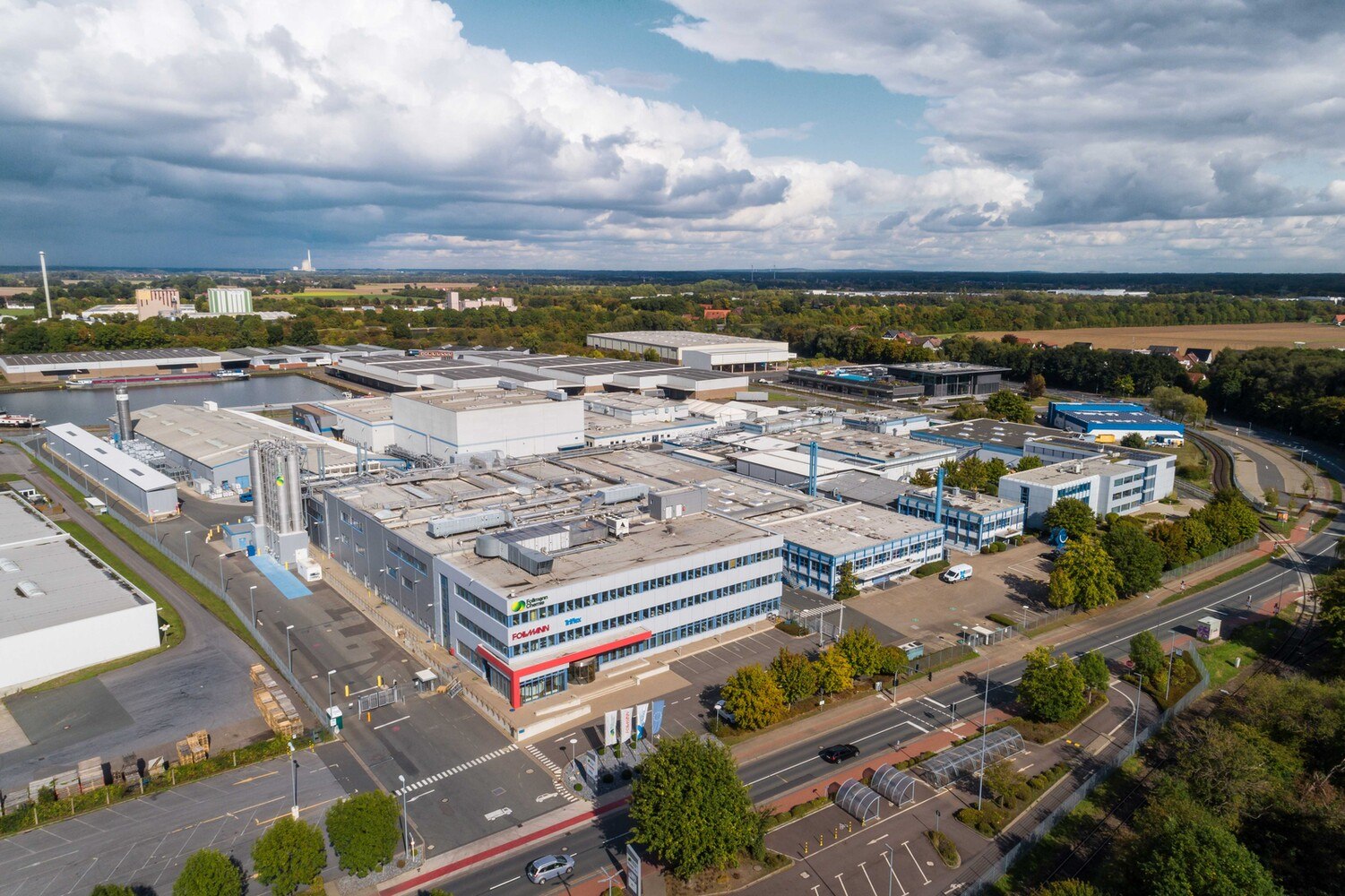 Vom Produktionsstandort im westfälischen Minden (D) liefert Triflex individuelle Lösungen in Sachen Flüssigabdichtungen und Kaltplastiken in die ganze Welt.