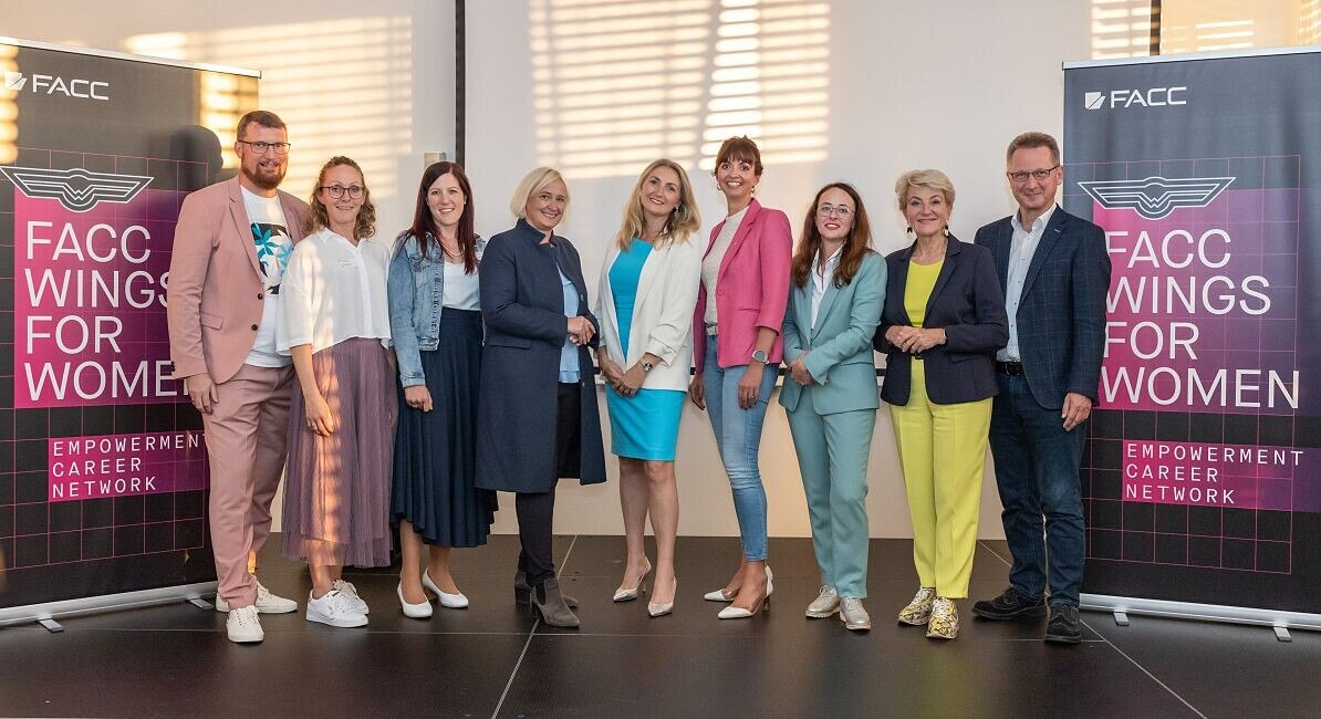 v.l.n.r.: Alexander Hochmeier (FACC Vice President Information Technology & Security), Katharina Brunneder & Kathrin Gerauer (FACC Information Security Professionals & JobTwins), Beate Zechmeister (Leiterin Frauenreferat OÖ), Katharina Miller (Gründerin & Geschäftsführerin der Jobsharing-Plattform JobTwins), Sabine Lenzbauer (Vice President Procurement), Yvonne Obermayr (Präsidentin Business & Professional Women Wels-Hausruck), Brigitte Maria Gruber (Leiterin der Frauen:Fachakademie Schloss Mondsee), FACC C