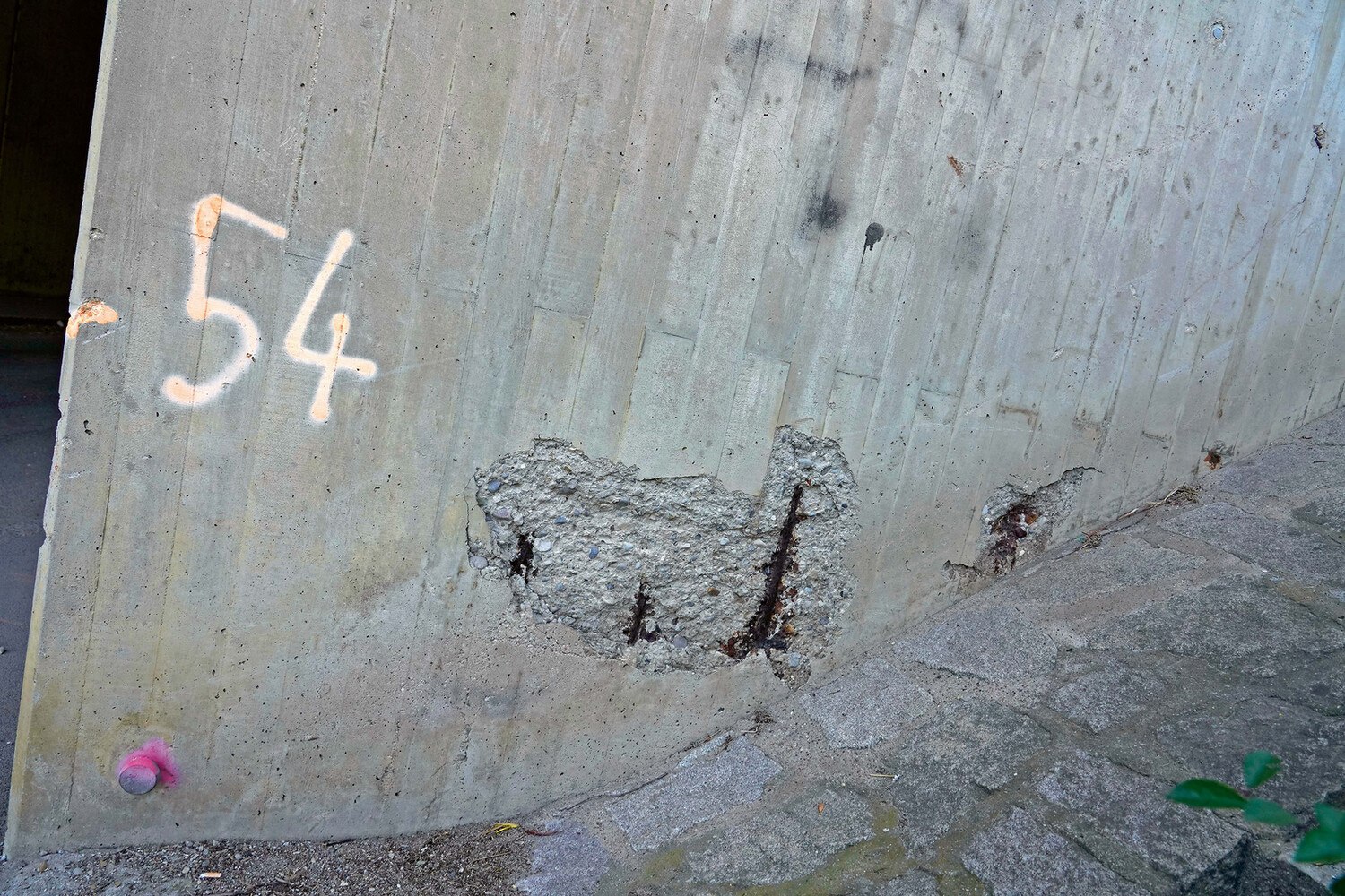 KI erkennt Schäden am Bauwerk