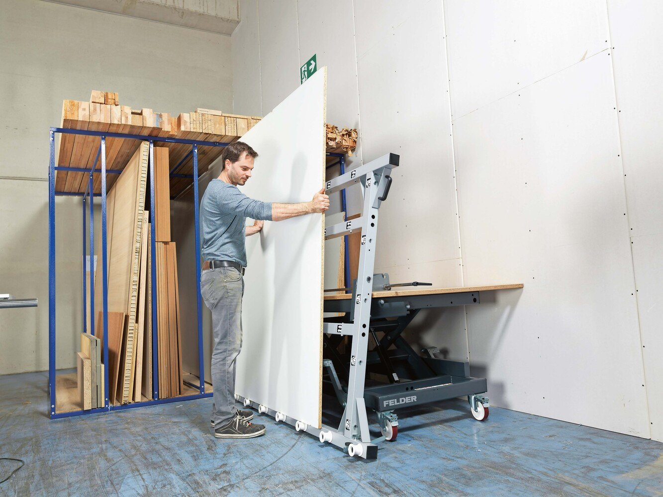 plattenhandling mit plattenschwenkeinrichtung