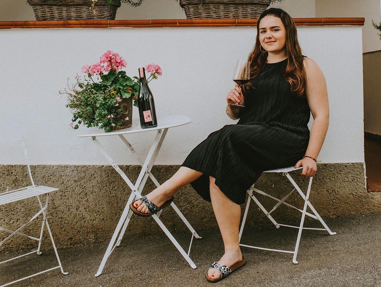 © Sophia Schillik
„Wir arbeiten alle gemeinsam, sind befreundet und lieben es, zusammen Weine zu machen, die für unsere Region stehen." Hanna Glatzer (22), Weingut Glatzer; Vollständige Betriebsübernahme in ca. 5 Jahren.
Hanna Glatzer