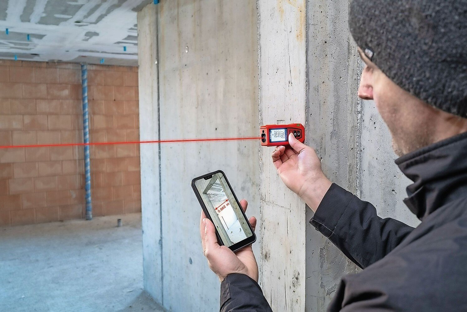 6: Mit dem Entfernungsmesser ausmessen und in der App hinterlegen: So lassen sich die genommenen Maße gut dokumentieren.