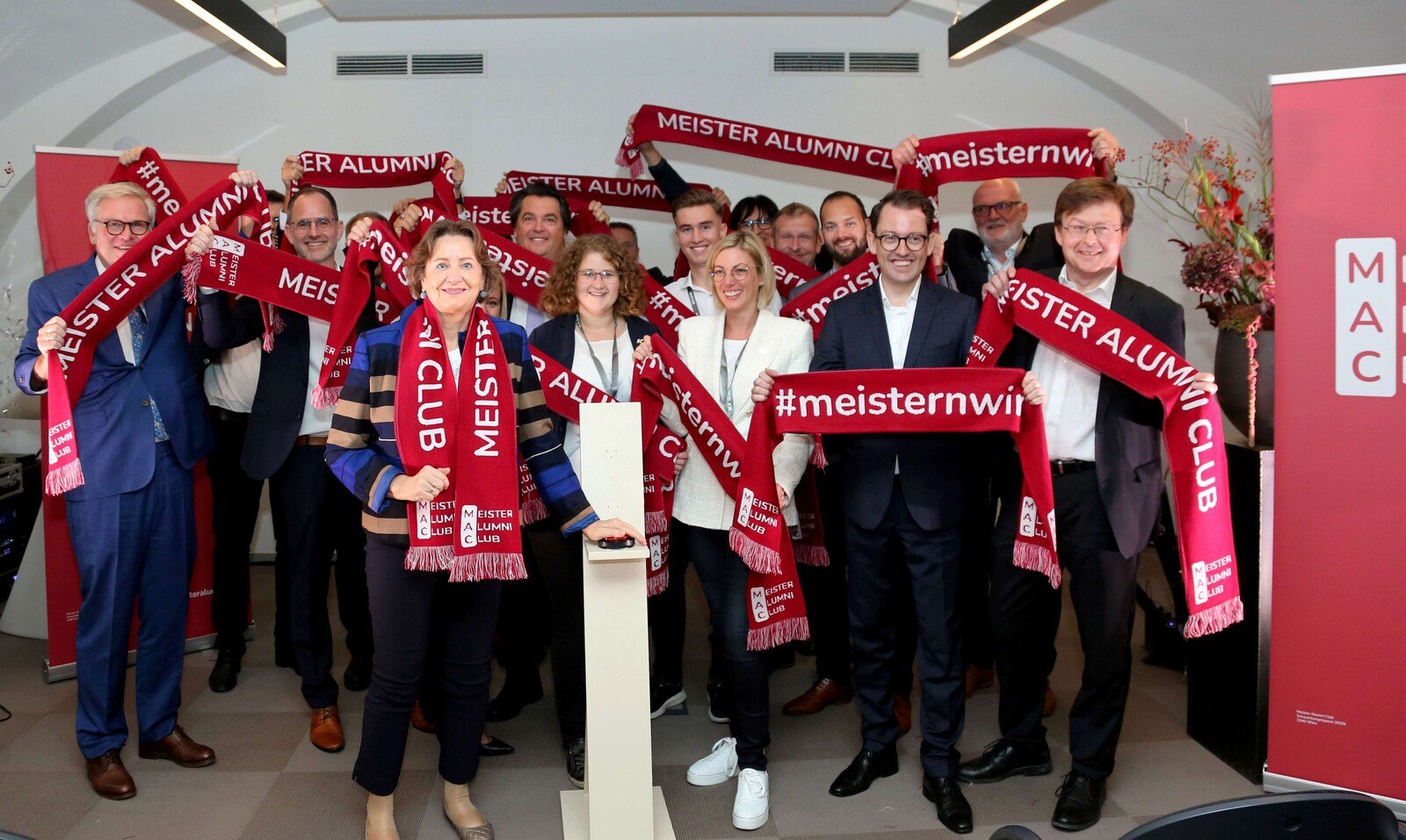 © Hannes Krainz
Mehr als 1.400 Personen haben sich bereits für den Meister Almuni Club angemeldet. Dieser Zuspruch spornt die Organisator*innen an, in diesem Jahr so richtig durchzustarten.
MAC Auftakt