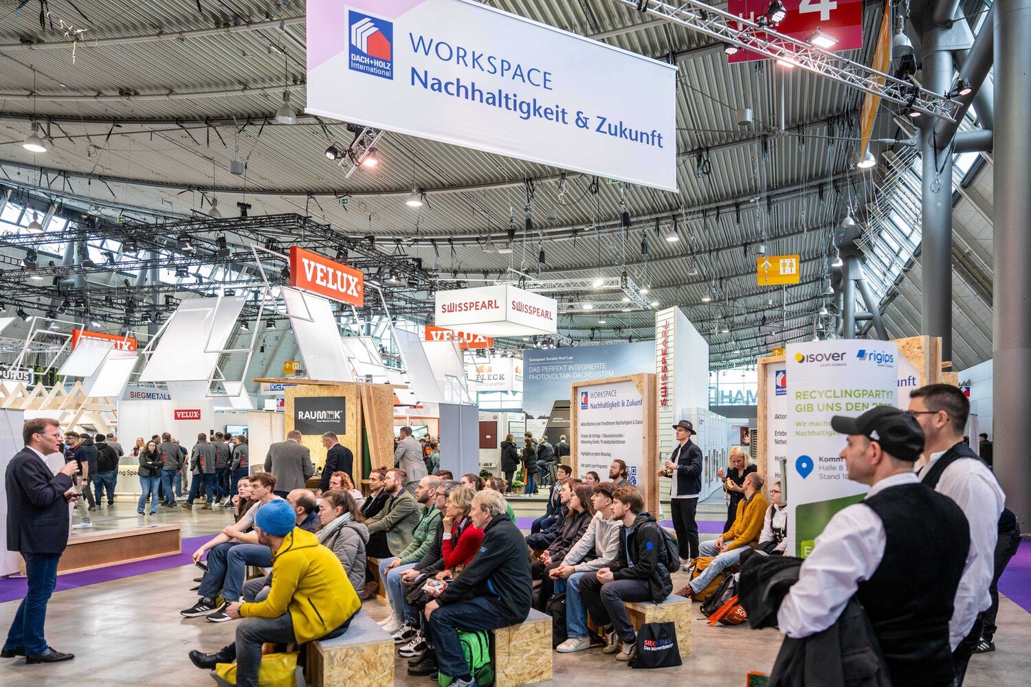 Die vielen Themen rund um nachhaltiges Bauen zogen sich über die gesamte Messe: von Produktneuheiten an den Messeständen über Innovationen in der Start-up-Area bis zu Workshops im Rahmenprogramm.