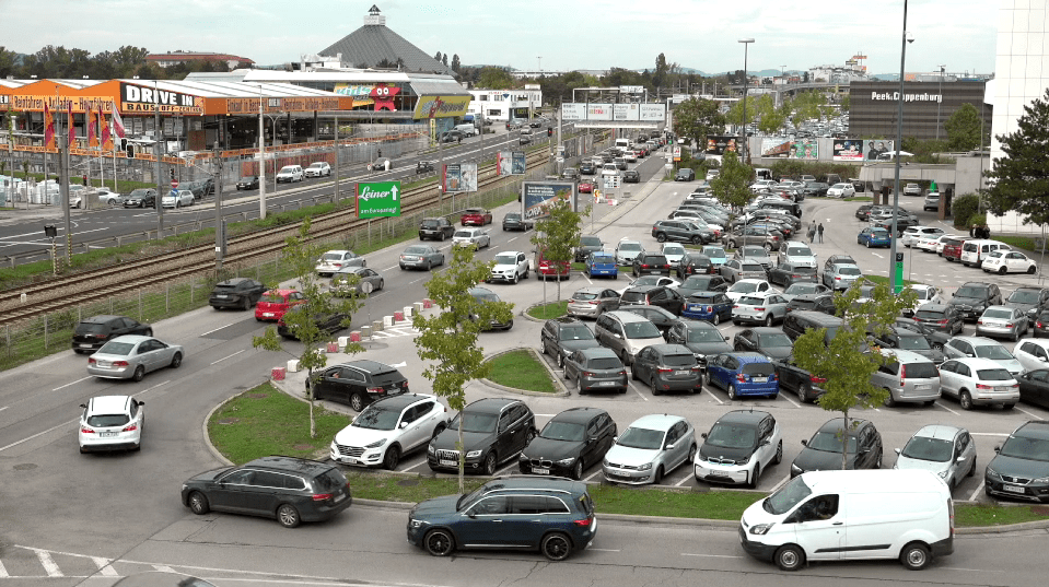 Parkfläche mit Autos