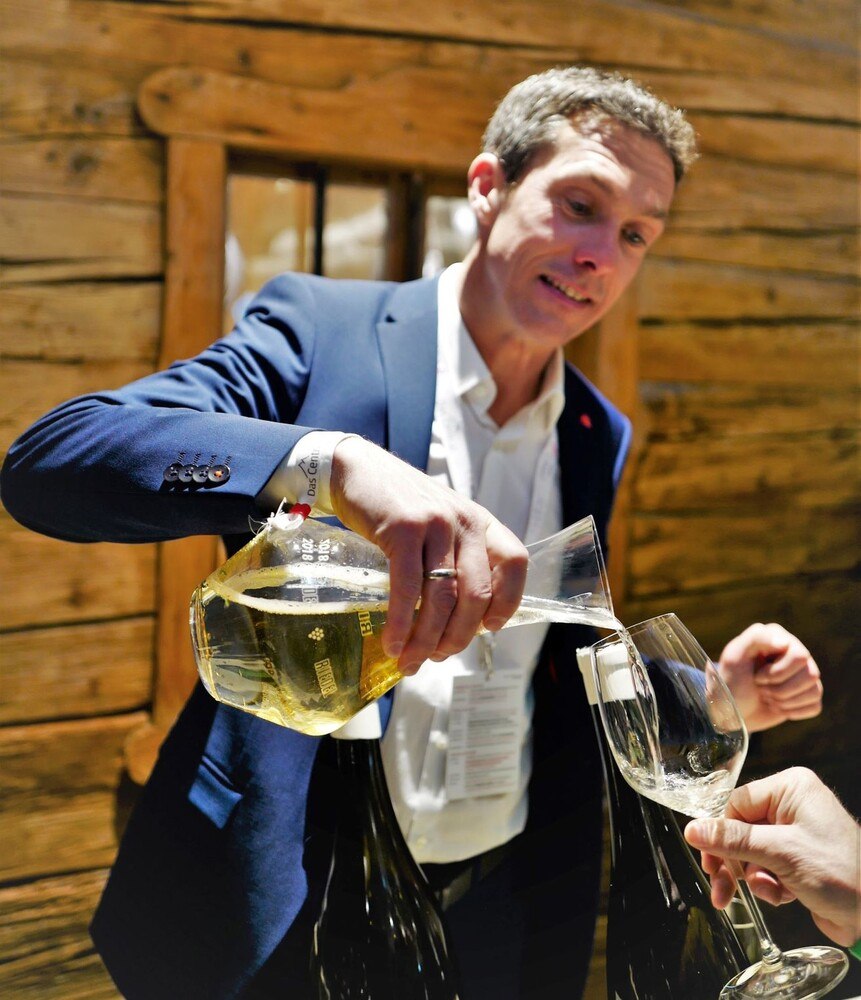 Wein am Berg Sölden 2024 RWB Andi Wickhoff MW at work by Roland Graf