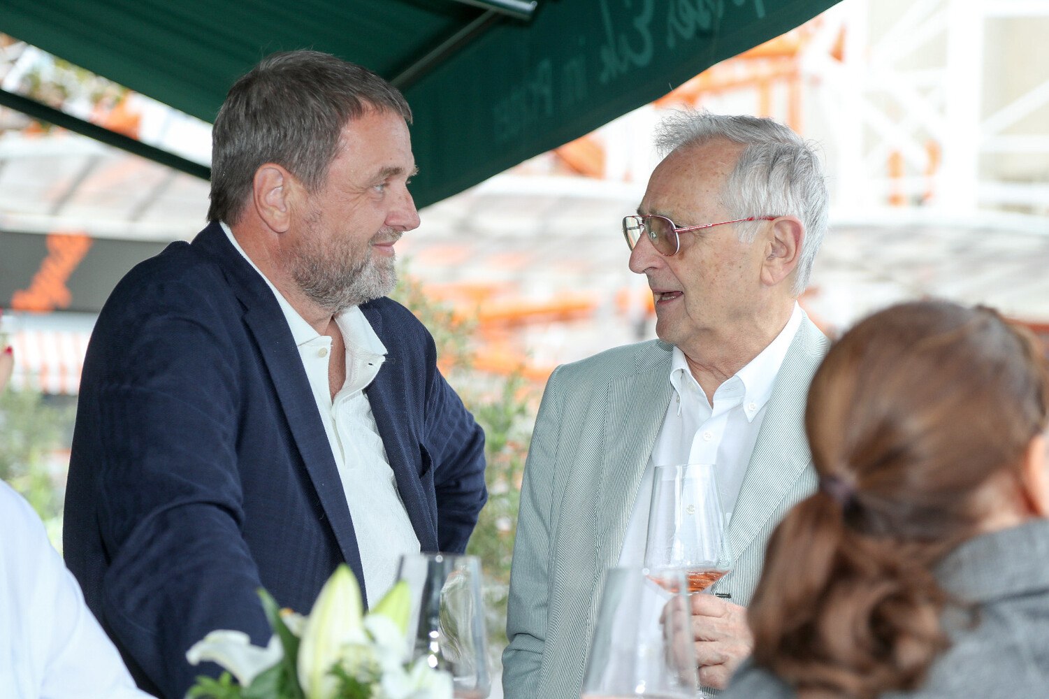 © Foto Weinwurm
Ließ es sich nicht nehmen, bei den "Nachbarn" vorbeizuschauen: Karl Jan Kolarik.
Fete Blanche