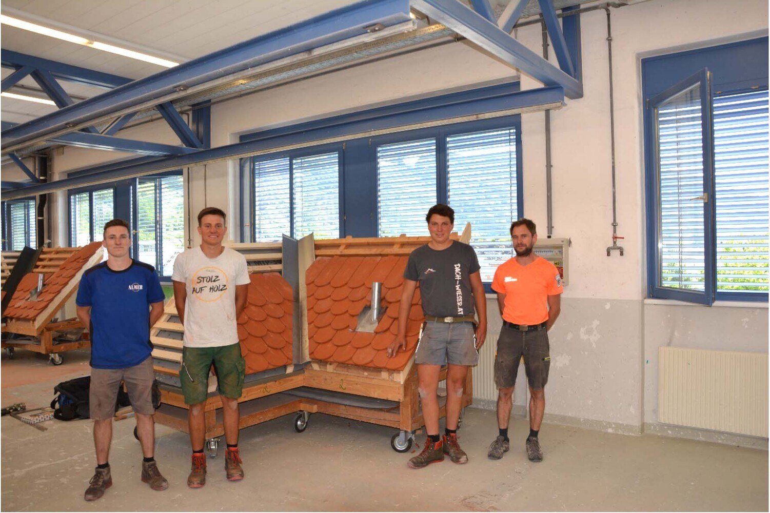 Unser Steildach-Team (von links): Florian Rasinger (Ersatz), Daniel Hofer, Bernhard Gösweiner und Trainer und Mentor Markus Geist.  