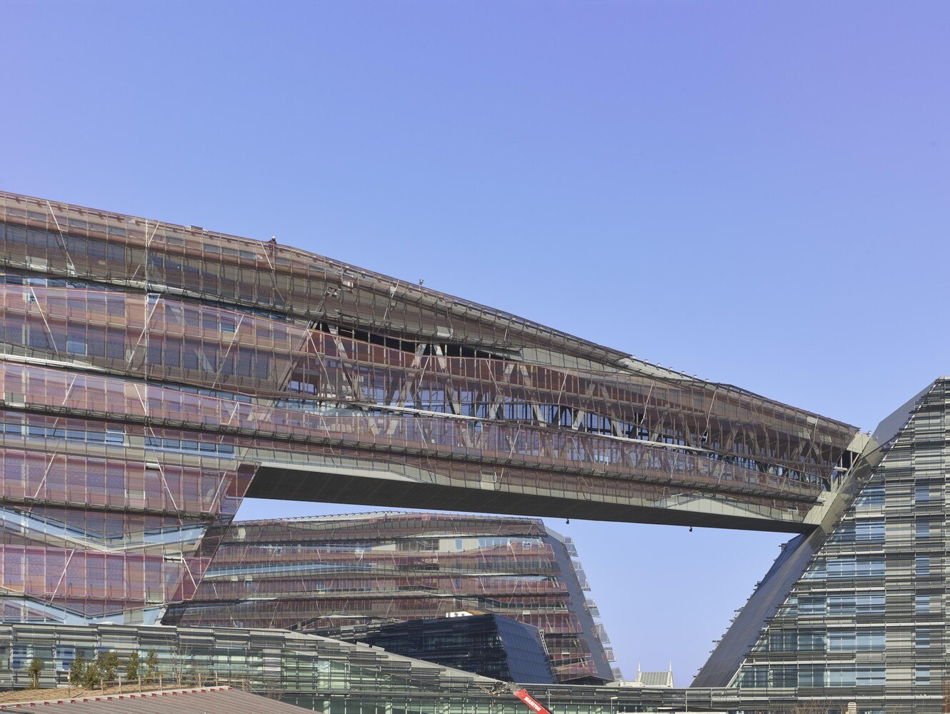Die drei Tower sind durch Stahlbrücken miteinander verbunden.