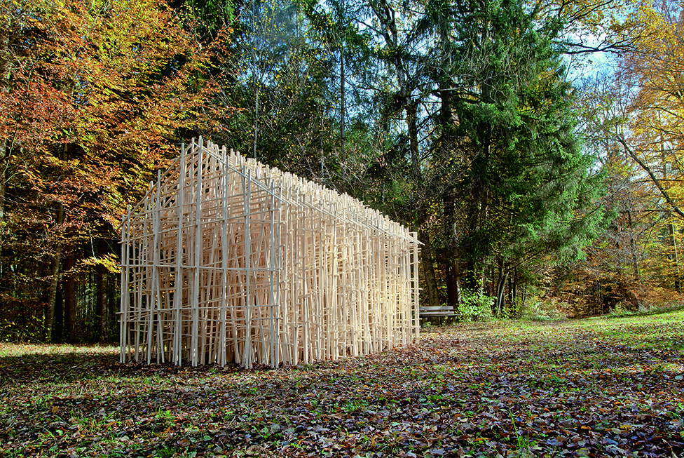 Haus aus Geflecht aus Holz