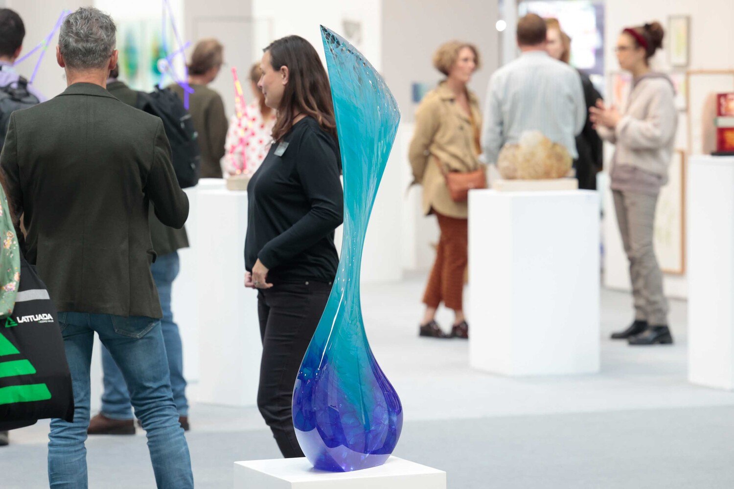 In der Sonderausstellung "glass art" in Halle 16 kann man Glaskunst live erleben.