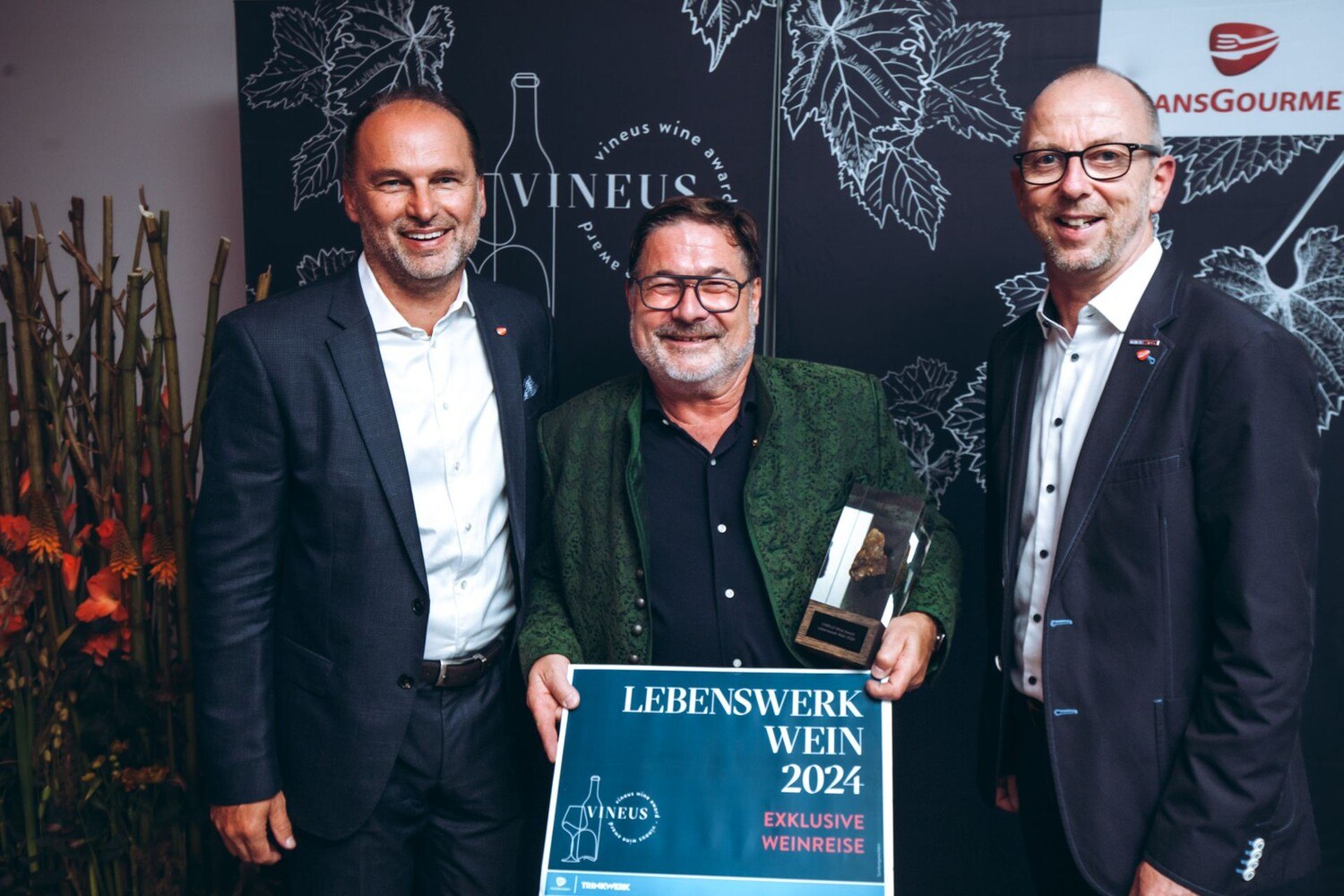 © Mila Zytka für Transgourmet
Lebenswerk-Preisträger mit Haltung: Willi Sattler aus Gamlitz bei der „Vineus“-Verleihung.
Lebenswerk-Preisträger mit Haltung: Willi Sattler aus Gamlitz bei der „Vineus“-Verleihung.