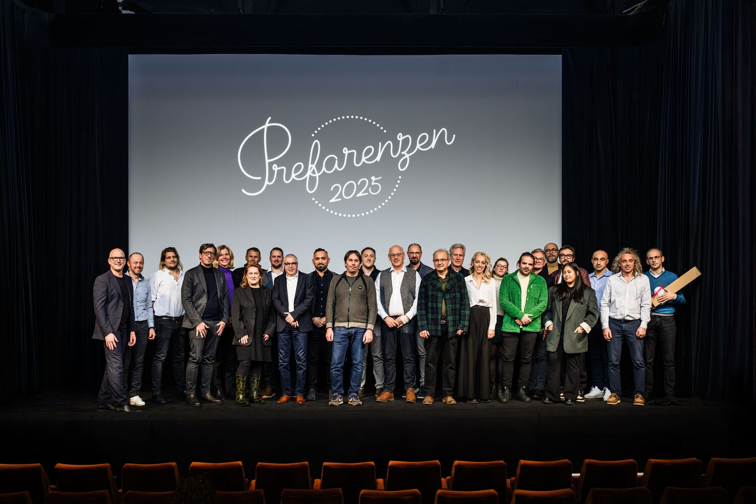 Bitte vor den Vorhang: Die Planer*innen und Architekt*innen der 13 Prefarenzen-Objekte des Jahres 2025.