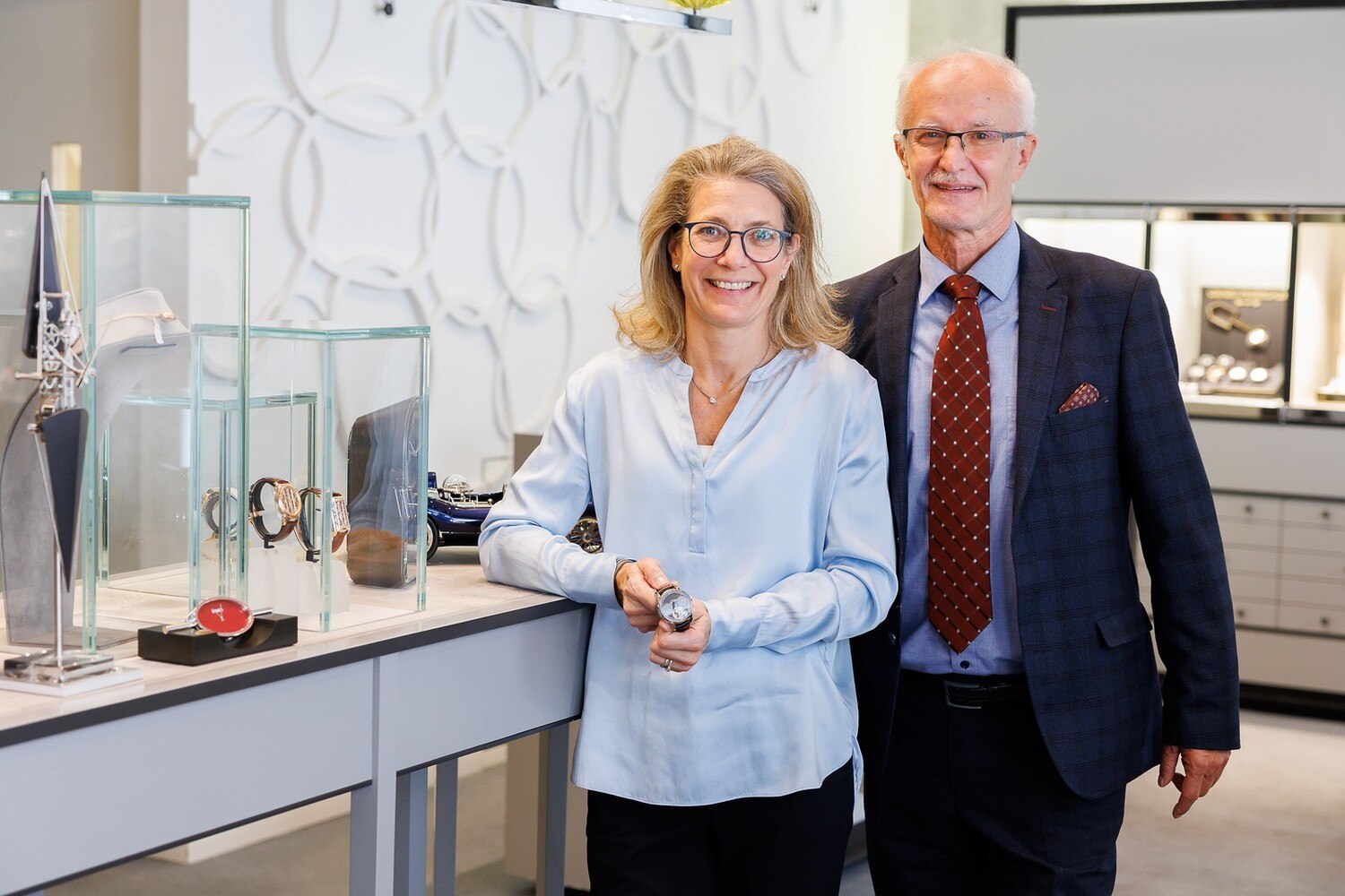 © Florian Wieser
Astrid Stüger-Hübner und Frank-Thomas Moch, Obmann des Wiener Juwelen- und Uhrenhandels.
Astrid Stüger-Hübner und Frank-Thomas Moch in ihrem Geschäft
