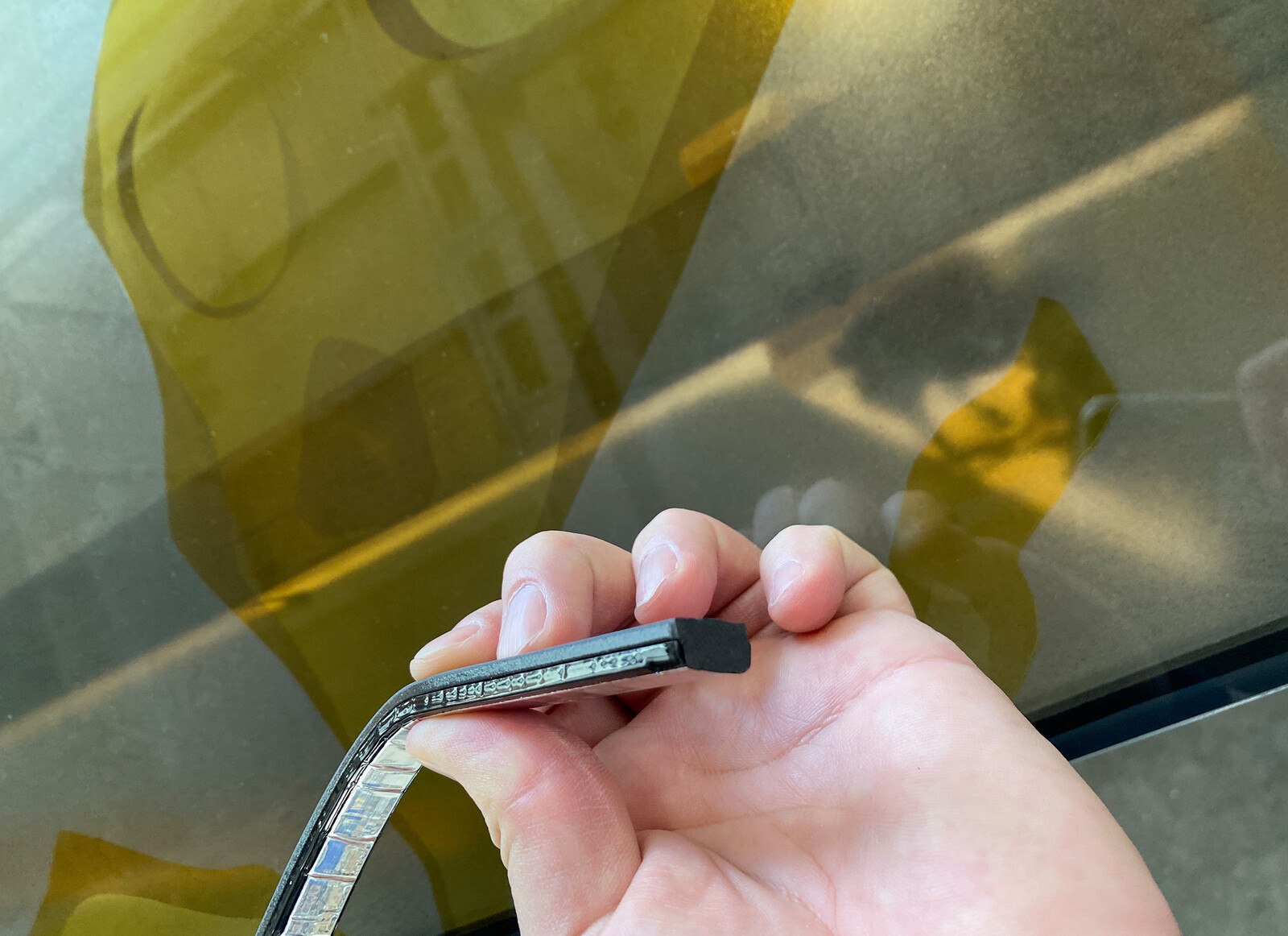 Im Zuge der Glaserneuerung sollten die Fenster auch energetisch saniert werden. Für den Randverbund kamen der flexible "Edgetech Super Spacer TriSeal SG" und "Dow Corning 3362" als sekundärer Silikondichtstoff zum Einsatz.