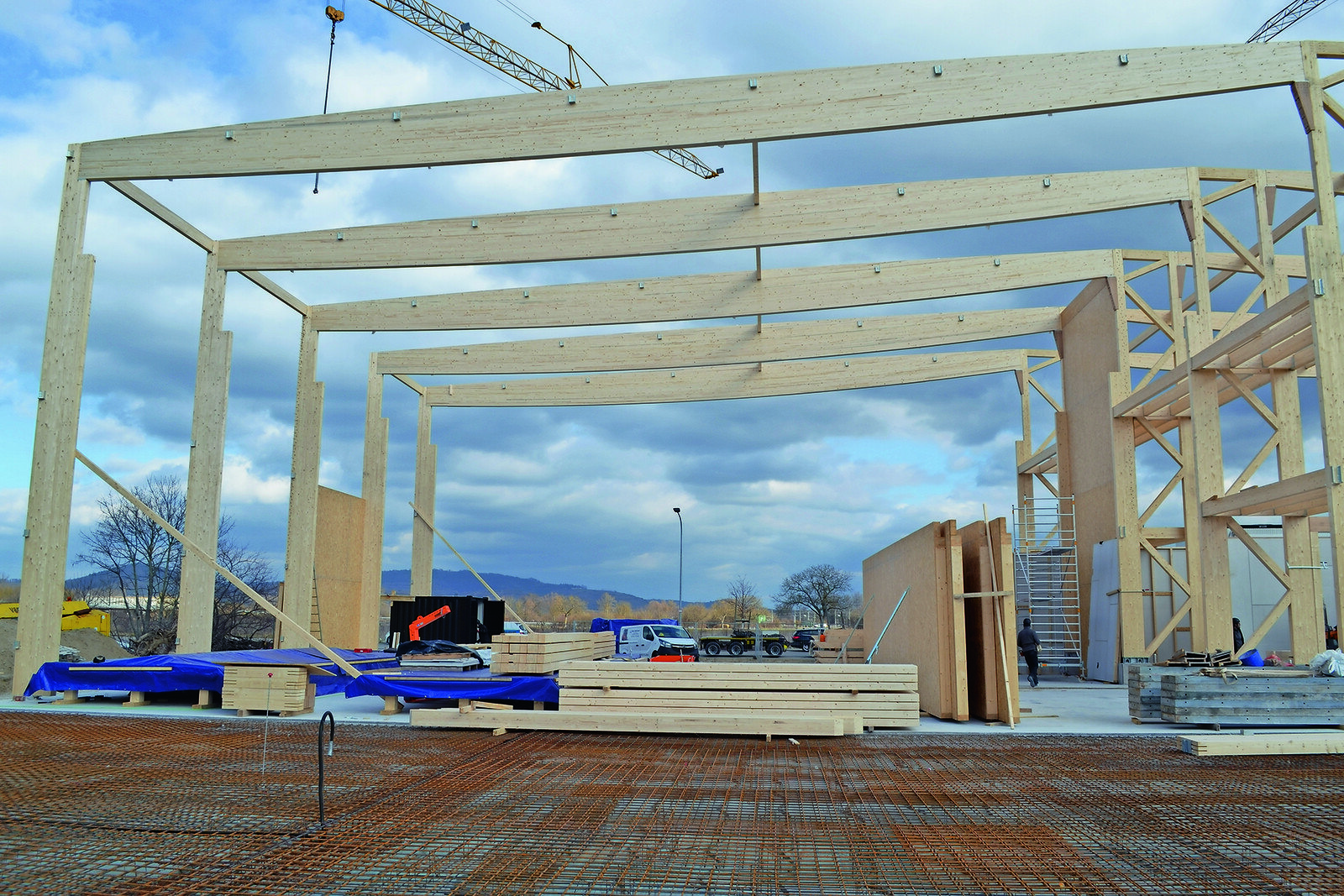 Pendelstützen in der Außenwandebene des großen Hallenschiffs 