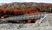 Puente Calluqueo, eine vorgefertigte und innert kürzester Zeit installierte Stahlbrücke für die chilenische Fernstraße Carretera Austral.
