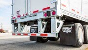 Neue Maßstäbe bei der Sicherheit auf Autobahnen setzt der Heckaufprallschutz RIG-16 von Wabash National.