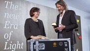 Sibylle Thierer, Vorsitzende der Häfele-Geschäftsführung mit Nimus-Geschäftsführer Dietrich F. Brennenstuhl.