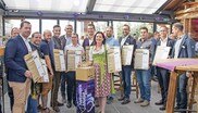 Elisabeth Kislinger-Ziegler freut sich über den „Best of Class“ Award für ein Projekt der Ziegler Stahlbau GmbH.
