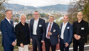 Die Referenten der von den beiden Unternehmen Knauf und Knauf Insulation organisierten Wohnbauveranstaltung in Innsbruck (v.l): Knauf Insulation GF Udo Klamminger, Architekt Dietmar Eberle, Tiroler Landesrat Johannes Tratter, KMH GF Otto Ordelt, Hendrik Reichelt von Kaufmann Bausysteme und Vorstand der Innsbrucker Stadtplanung Wolfgang Andexlinger