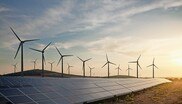 Windräder und Photovoltaikanlage