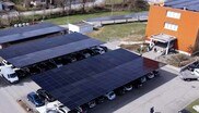 Der von Megasol entwickelte Solar-Carport vor dem eigenen Hauptsitz des Schweizer Solarherstellers.
