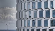 Das Fassadenkonzept für den zylindrischen Baukörper des Redmolen in Kopenhagen wurde mit dem Ziel entworfen, gute Tageslichtverhältnisse im gesamten Gebäude zu schaffen.