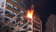 Ein Brandfall, der zu einer Katastrophe hätte führen können: Im „Goldenen Haus“ in Berlin-Stralau (D) kam es in der Nacht zu einem Wohnungsbrand im sechsten Stock. Das Ganzglasgeländer des Balkons trug maßgeblich zur Brandeindämmung bei.