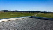 Das österreichische Unternehmen Alufefa hat ein Geländersystem entwickelt, das aus einem einzigen Grundprofil besteht und  individuell zusammengestellt werden kann. 