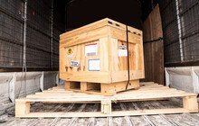 © Satakorn iStock Getty Images Plus Ein Paket auf einer Palette