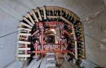 Projekt „H10 – Tunnel de la Clusette“; Infrastrukturprojekte helfen den Beton- und Schalungsbauern durch die Krise.