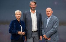 WKOÖ-Präsidentin Doris Hummer, der neue Landesinnungsmeister Jürgen Innocente und der scheidende Innungsmeister Othmar Berner.