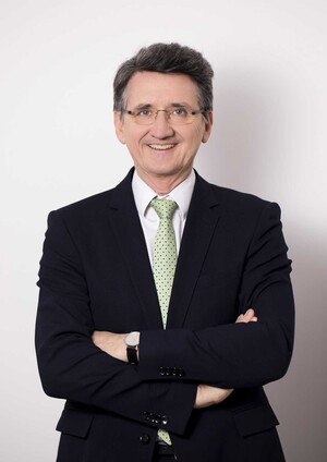© Deloitte "Es braucht eine Vereinfachung der Steuergesetze, um Österreich zurück in die Topliga zu bringen“, meint Bernhard Gröhs, CEO von Deloitte Österreic