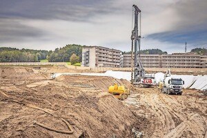 Die Kombination aus dem Liebherr-Bohrgerät LB 28 und dem Positionierungssystem Lipos führte bei Fundierungsarbeiten für das Krankenhaus Oberwart zu einer deutlichen Bauzeitverkürzung.