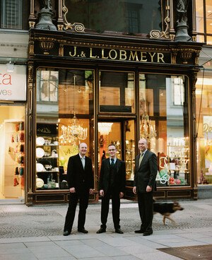 Das Wiener Traditionsunternehmen J. & L. Lobmeyr wird heute in sechster Generation von Andreas, Leonid und Johannes Rath erfolgreich geführt.