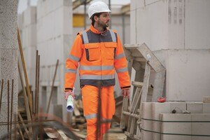 Die Warnschutzkollektion CWS Alpha HighVis besteht aus einem ökologischen Gewebe.