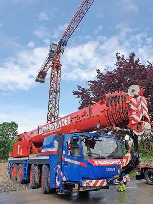 Seit März bei Kammerlander für die Kranmontage im Einsatz: Grove-4100-Mobilkran mit 100 Tonnen Hubleistung und einer Teleskop­länge von 60 Metern.