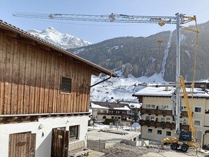 Laurer hat den Potain-Kran HUP M28-22 bereits 15-mal verkauft. Der Kran ist  mit CCS-Steuerung ausgestattet, die als Steuer-, Kontroll-, Mess- und Kommunikations­system agiert.