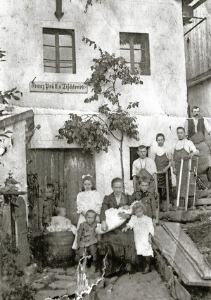 114 Jahre Geschichte stecken in der Tischlerei, die nun als Voll Holz Liebe weitergeführt wird.