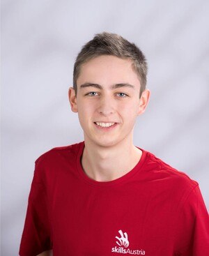 Portraitfoto von Kevin Emhofer.