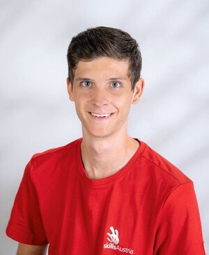 Portraitfoto von Lukas Schwärzler.