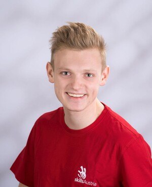 Portraitfoto von Sebastian Wienerroither.