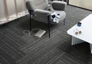Die Teppichfliesen bestehen zu 100 Prozent aus recyceltem Polyamid und enthalten 86 Prozent recycelte und biobasierte Bestandteile.