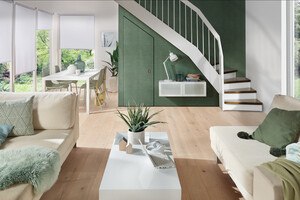 Die Treppe wird inklusive Leichtbauwand mit Tür gefertigt und montiert.