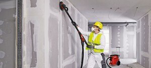 Dynamisches Duo: Sowohl der Langhalsschleifer DWS 225 als auch der VC-X Bausauger sorgen für mehr Effizienz und Sicherheit.