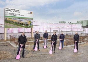 Robert Novak (Geschäftsführer Vertrieb Austrotherm GmbH), Martin Horak (Bürgermeister Purbach), Sebastian Horvath (Werksleiter Purbach), Heimo Pascher (Technischer Geschäftsführer Austrotherm Gruppe), Harald Neumayer (Vizebürgermeister Purbach), Wolfgang Trenk (Prokurist Mandelbauer Bau GmbH).