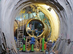 Montage eines Abzweigers im Druckstollen des Kraftwerks Kaunertal.