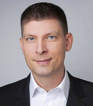 Prof. Felix Hackelöer